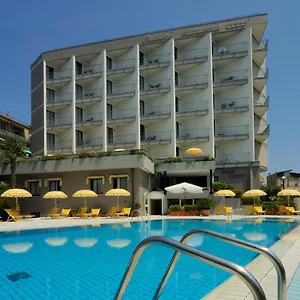 residence-mediterranee-pietra-ligure.hotelitalianriviera.com/
